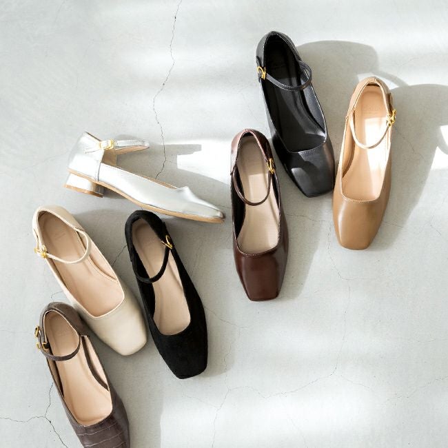 menue (メヌエ) スクエアトゥ ストラップ 変形ヒール パンプス