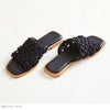 menue (メヌエ) スクエアトゥ編み込みフラットサンダル