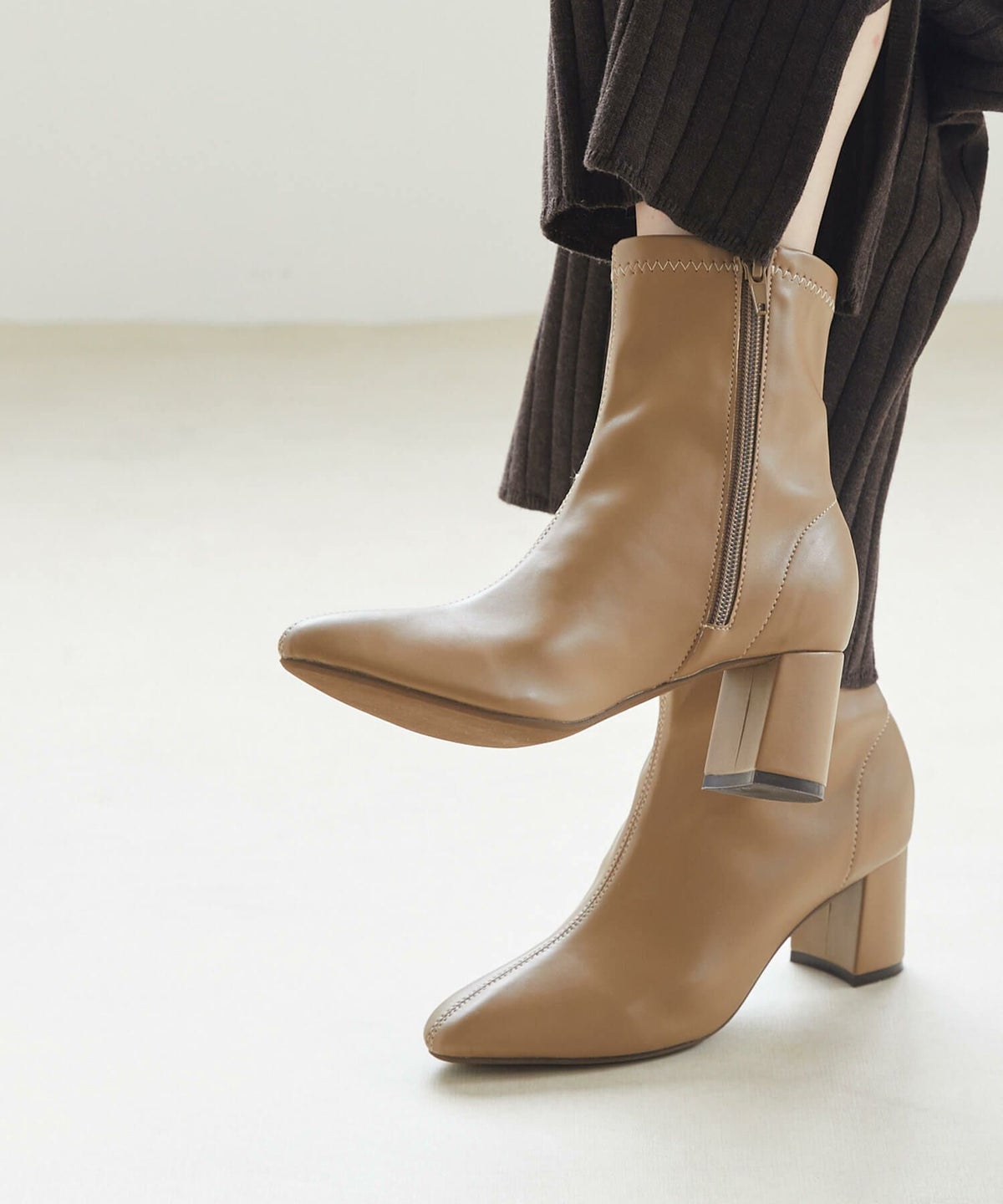 menue (メヌエ) アーモンドトゥ ショートブーツ