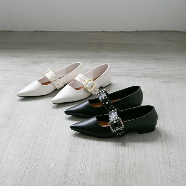 menue (メヌエ) ポインテッドトゥ スタッズベルトパンプス 送料無料