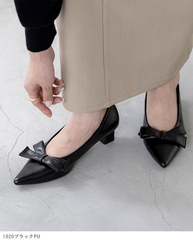 menue (メヌエ) リボンモチーフ ポインテッドトゥ ヒールパンプス