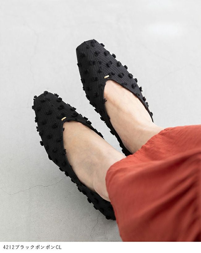 Vカット ゴールドアクセント 極やわパンプス