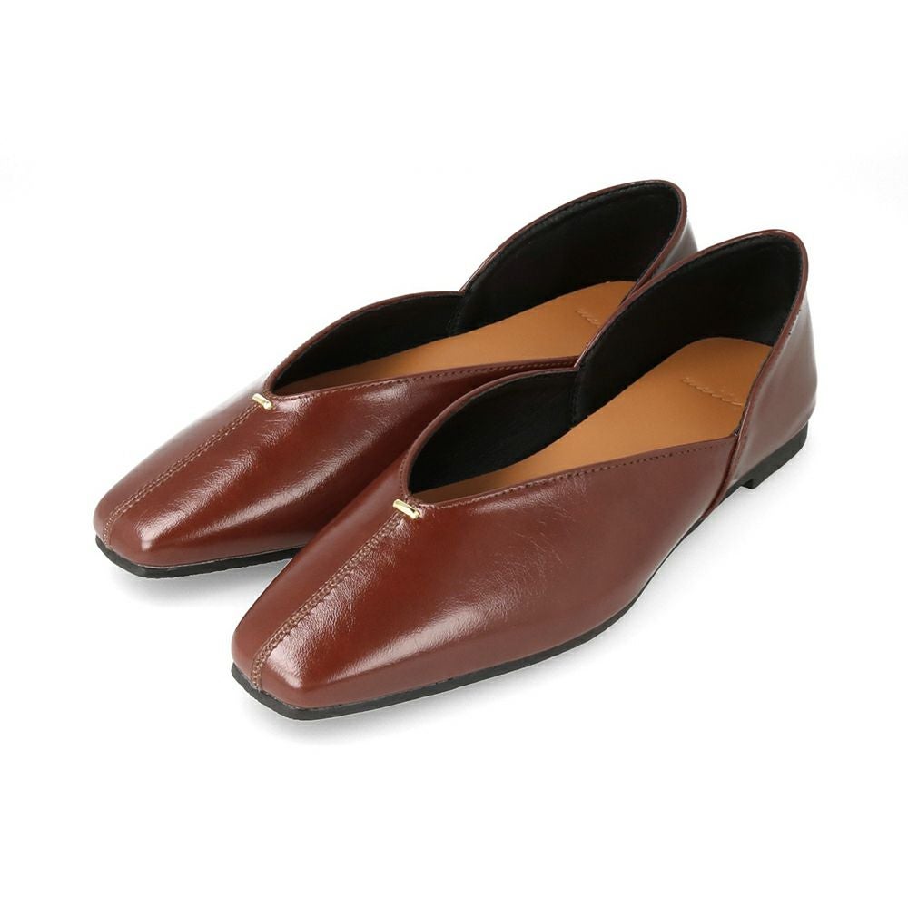 Vカット ゴールドアクセント 極やわパンプス